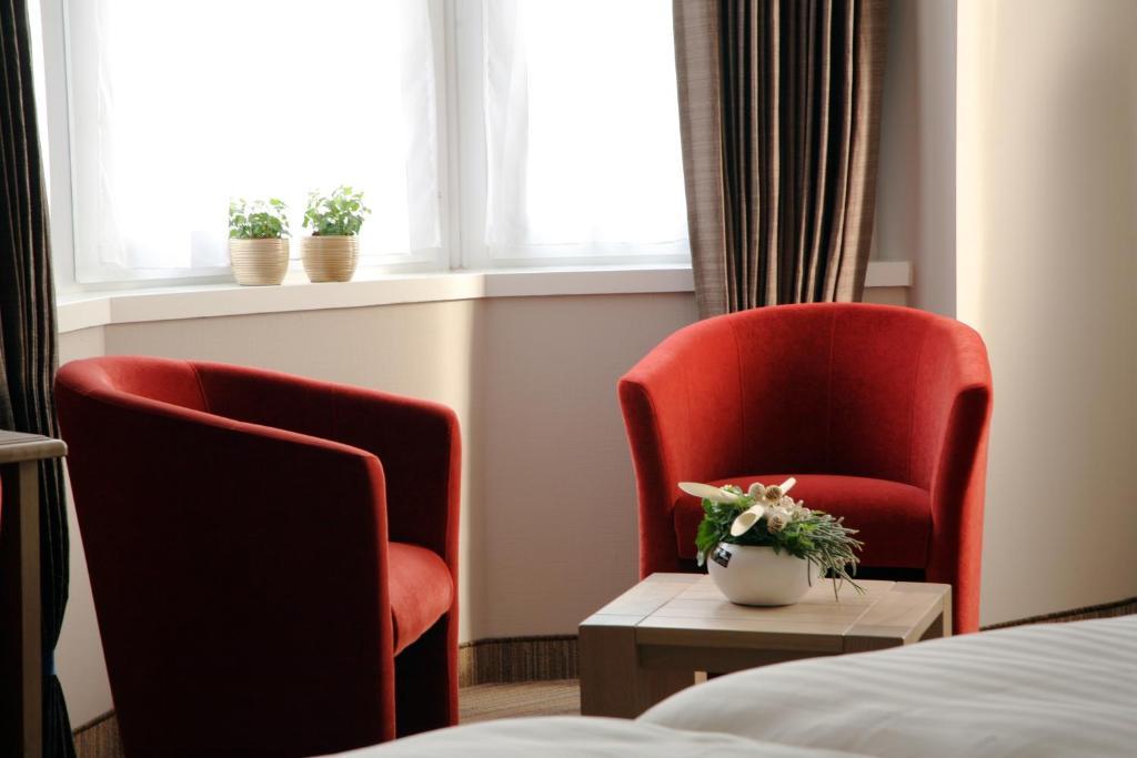 Large Twin Room,382449592:JPEG